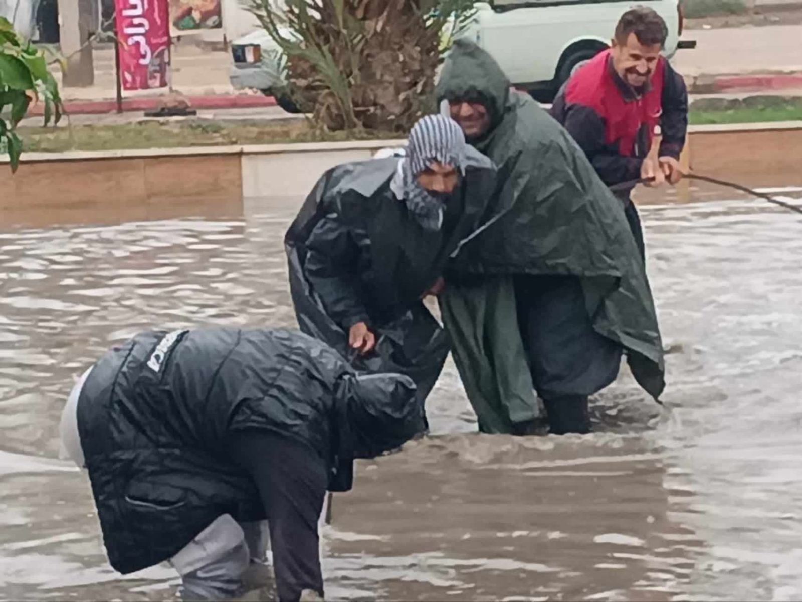 📸 گوشه‌ای از عملکرد تلاشگران مجموعه شهرداری قصرشیرین به روایت تصویر در اولین بارش رحمت الهی 